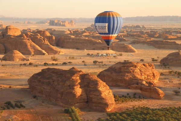 Blue hot air balloon over Hegra